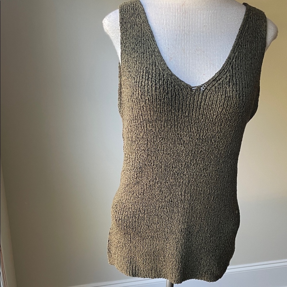 Chic Olive V-Neck Sleeveless Sweater